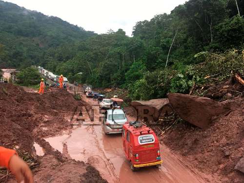 Huaicos interrumpen carretera a Pucallpa