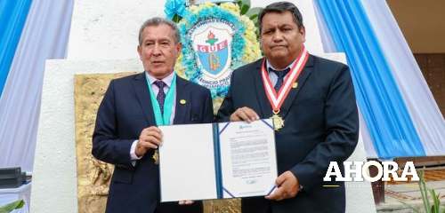 194° Aniversario: GUE Leoncio Prado entregó medalla de “Hijo Ilustre” al alcalde Antonio Jara