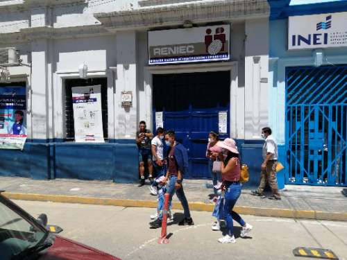 RENIEC suspendió atención al público por casos COVID de dos trabajadores