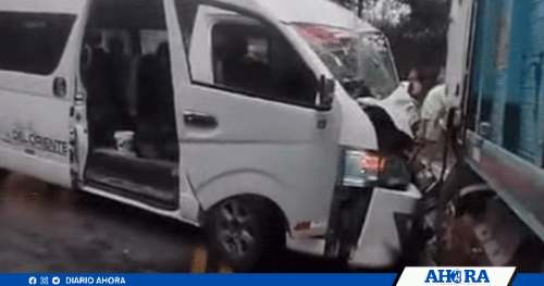 ¡Impacto fatal en la carretera Huánuco-Tingo María! Minivan choca frontalmente con camión