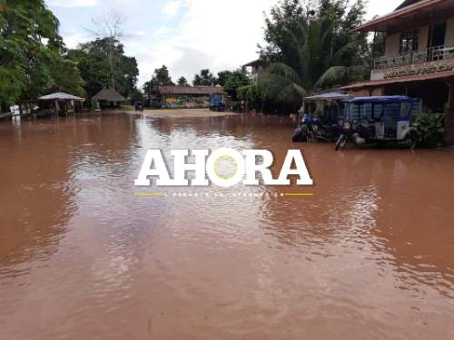 Puerto Inca se inunda tras desborde de río Pachitea