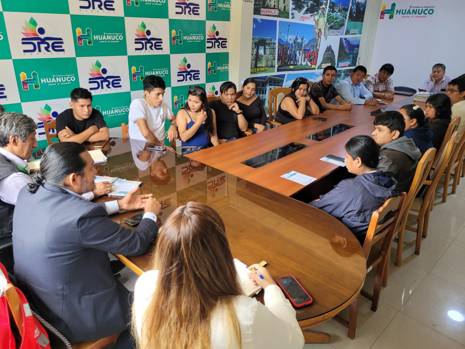 DRE Huánuco dialoga con comunidad educativa de instituto pedagógico en Aucayacu