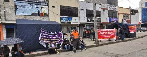 Mineros despedidos acampan frente al Poder Judicial de Pasco
