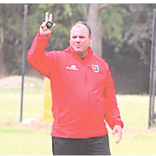 Ronny Revollar: “Me quedo tranquilo con el rendimiento de los muchachos