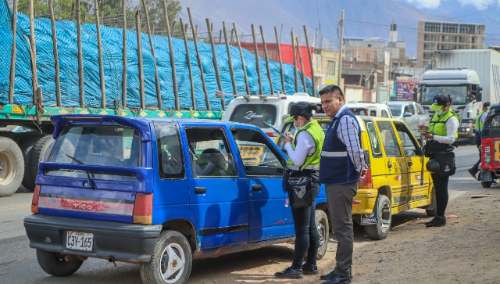 Realizan operativo de transporte informal en Carretera Central