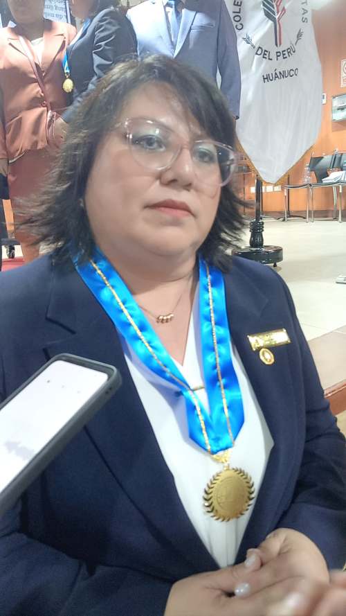 Rosario Portilla asume como primera decana del Colegio de Periodistas en Huánuco