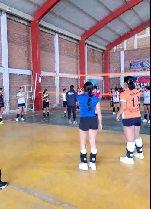 Roosevelt School: Niñas asistieron a pruebas de vóley y buscan acceder a becas deportivas