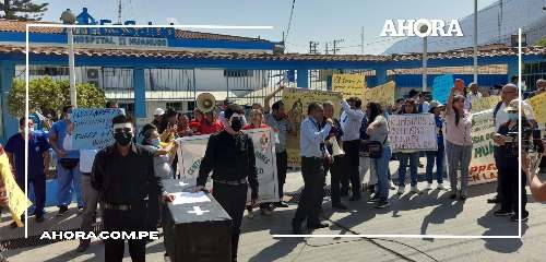Hospital II EsSalud: Trabajadores de salud salieron a protestar por segunda vez contra el director Jhimmy Bernuy
