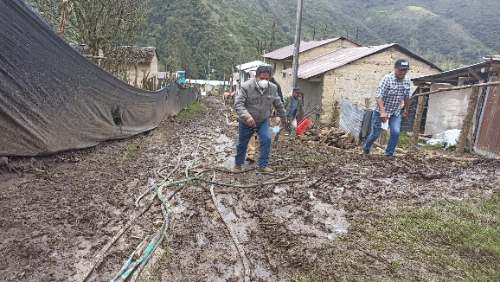 Alud en Tayapampa afecta viviendas y posta médica
