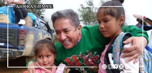 Empresario llevó alegría navideña a niños de escuela rural