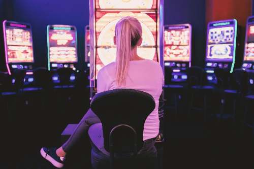 Casa de Apuestas en Perú vs. Casino Online: ¿Dónde es Mejor Jugar?