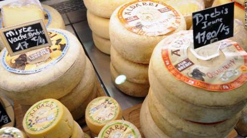 Aranceles de Trump amenazan a productores de queso italianos