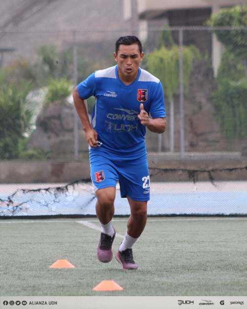 Juan Cámara se queda en Alianza Universidad