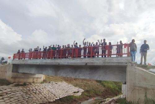 Inauguran Puente Alcantarita en el distrito de Honoria