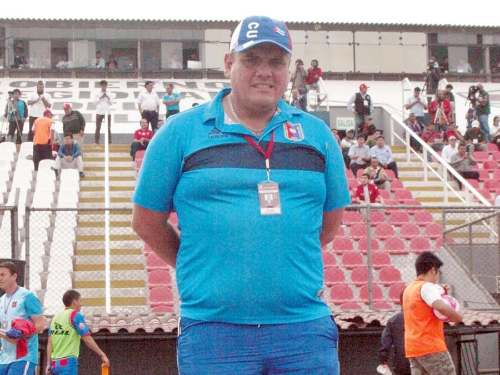 Ronny Revollar armó bronca en los camerinos