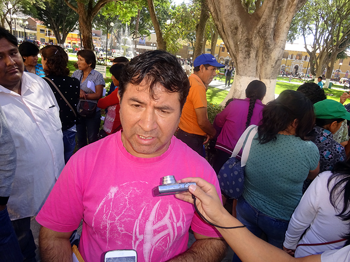 Acusan que comerciantes están involucrados en reventa de estand