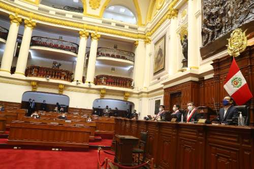 Congresistas debaten moción de vacancia presidencial contra Martín Vizcarra