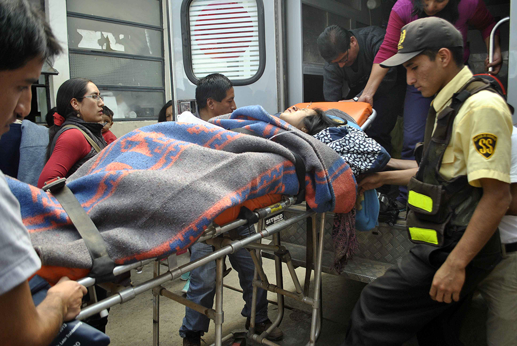 Cinco salvan de morir en despiste de colectivo en Lauricocha