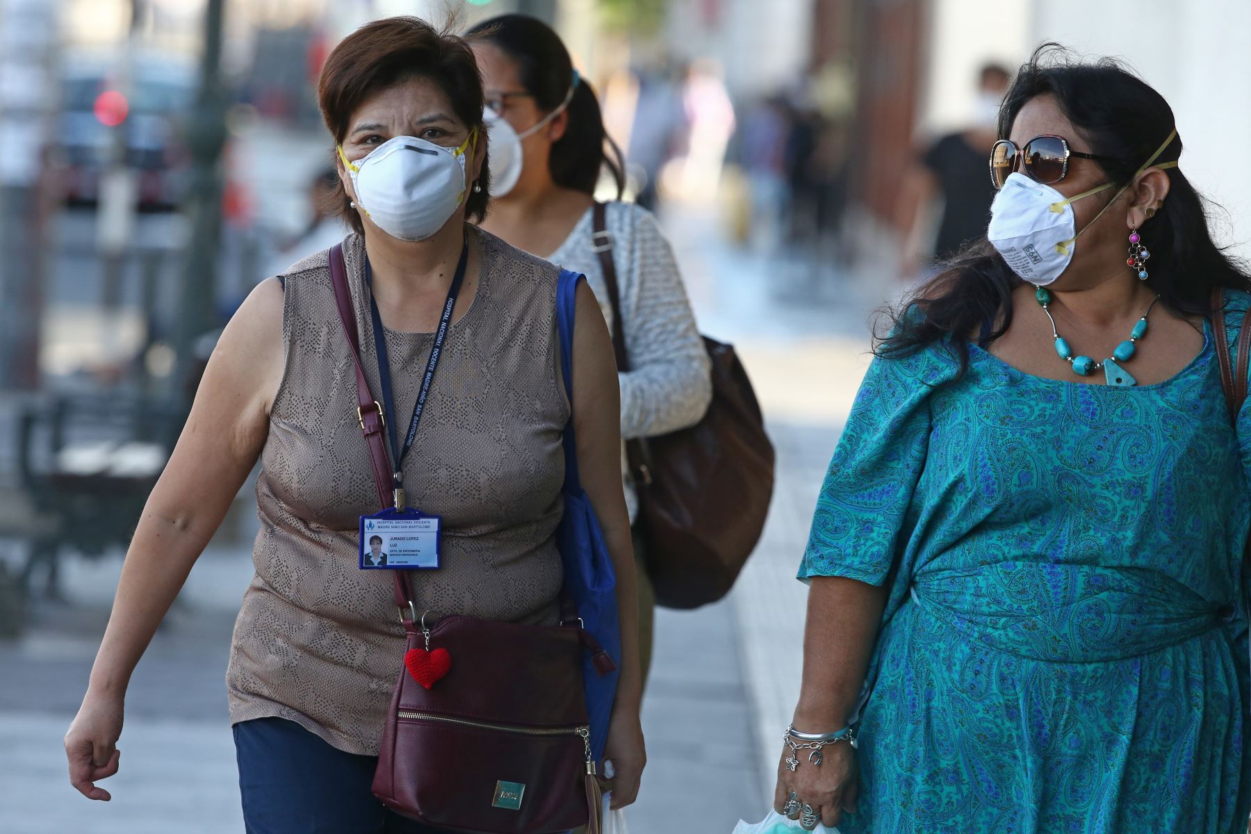Mal uso de mascarillas aumenta contagios de COVID 19 en Perú