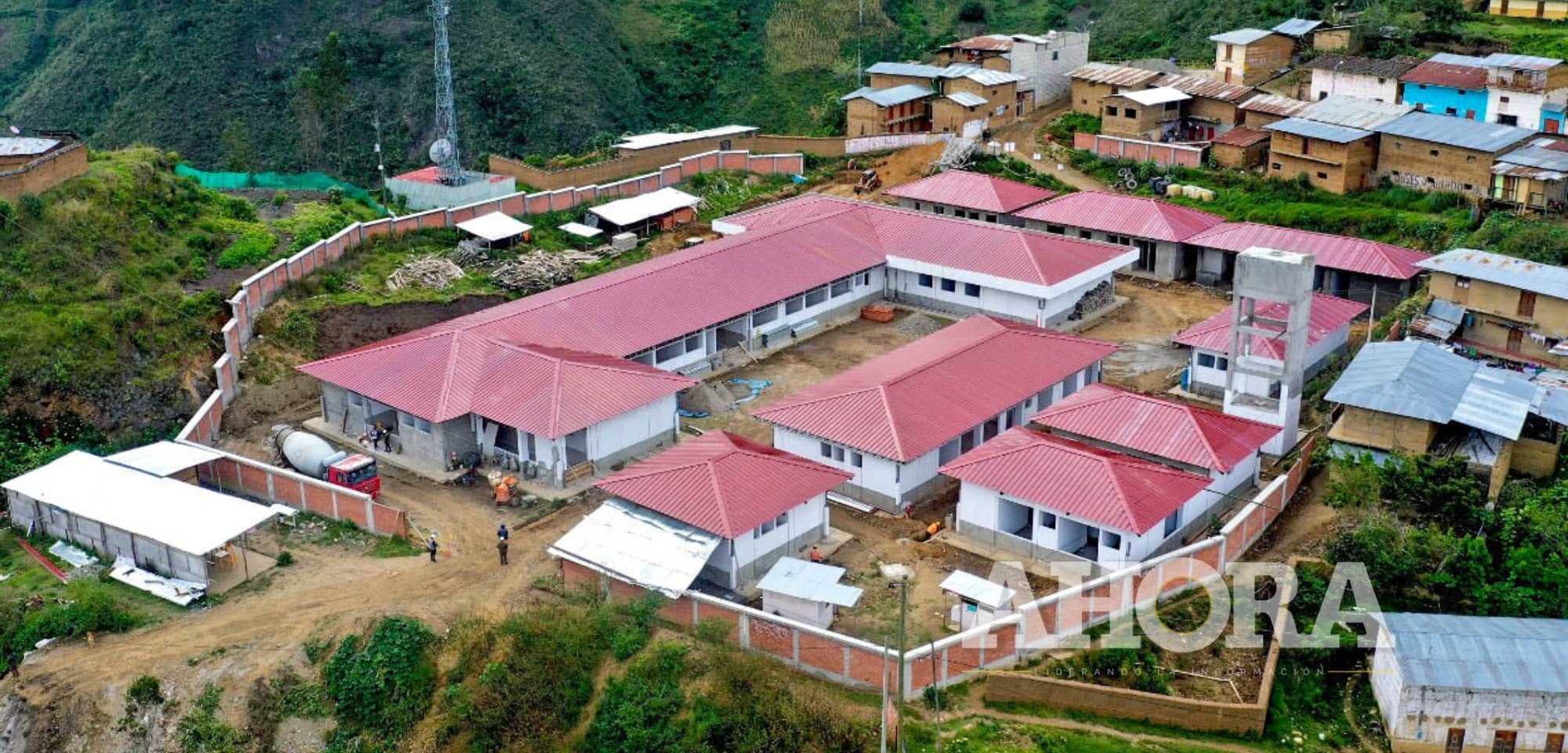 Alcalde de la provincia de Marañón presentan proyectos al gobernador de Huánuco
