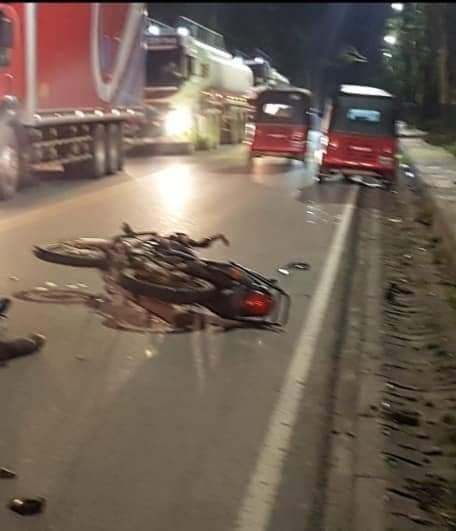 Motociclista muere decapitado tras colisionar con cisterna