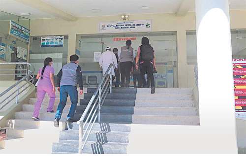 Médicos y enfermeras amenazan con abandonar hospital del Valle