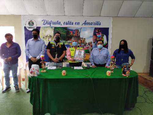 Entregan expediente técnico del mercado de Paucarbamba a comerciantes