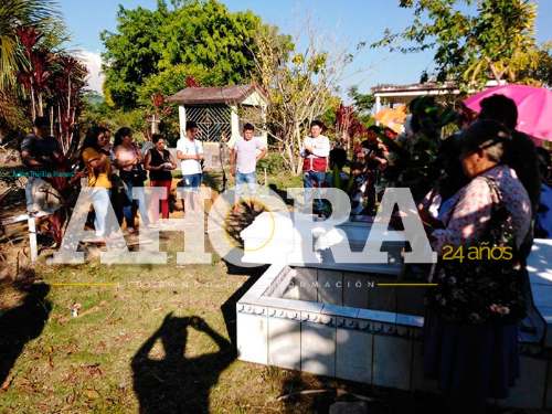 Después de 25 años entierran a dos víctimas de violencia