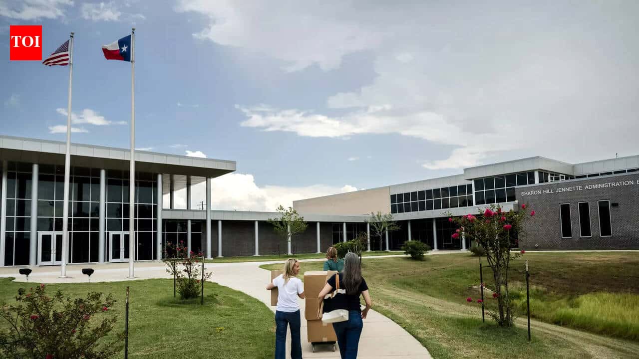 Texas: Familias solicitan vouchers escolares de $1B al iniciar programa