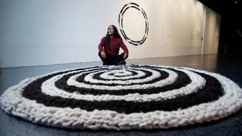Premio Artes Mundi reconoce obra de arte andino peruano del artista Antonio Paucar en Gales