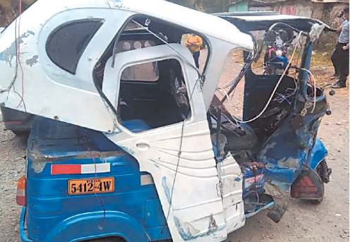 Violento choque de un trimóvil contra un auto deja un herido grave