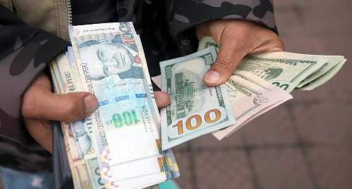 Dólar muestra baja ante mayor oferta de moneda extranjera