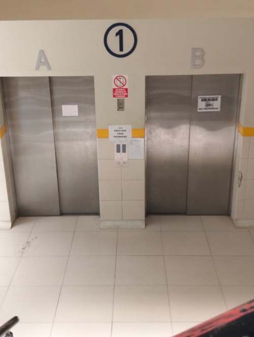 Hospital Showing Ferrari: Ascensores inoperativos complican atención de pacientes críticos