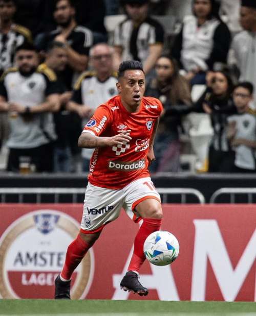 Christian Cueva renueva con Cienciano y continuará en Cusco durante la temporada 2026