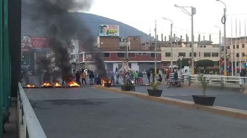 CGTP bloquean entradas a Huánuco exigiendo proclamación de Castillo