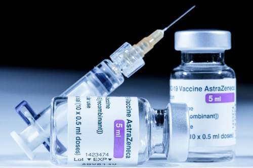 Hoy llegan 276 mil vacunas de AstraZeneca que irán a regiones