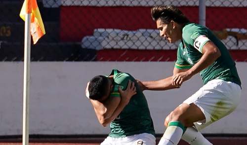 Bolivia goleó 3-0 a Paraguay en La Paz y se metió a la lucha por tentar el repechaje.