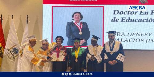 Reconocimiento a Denesy Palacios por su aporte a la educación universitaria
