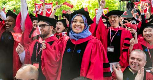 Estudiantes extranjeros de Harvard devastados y atónitos ante medida de Trump
