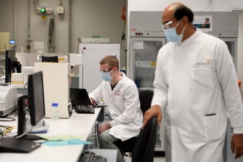 AstraZeneca empieza ensayos clínicos de un fármaco contra el COVID-19