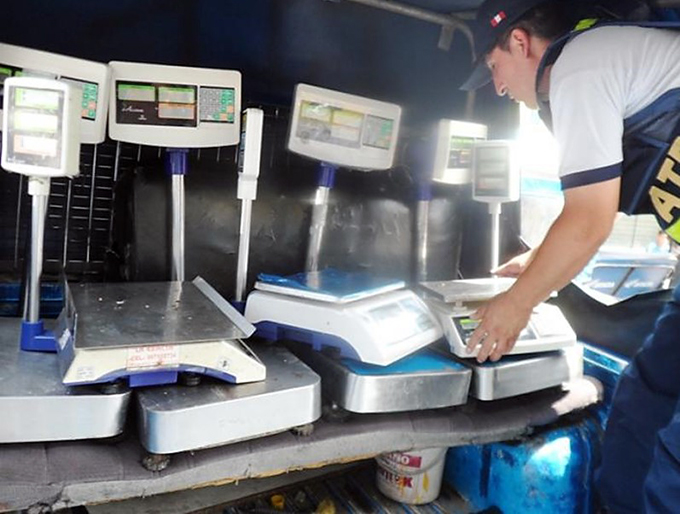 Decomisan balanzas adulteradas en mercados