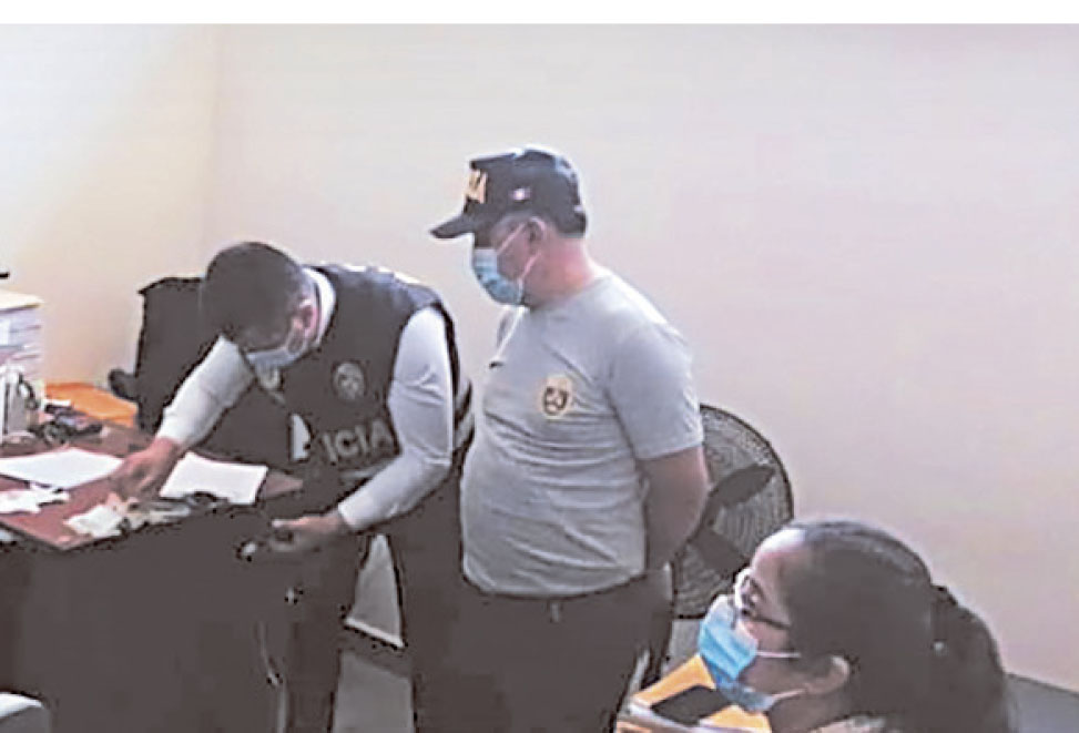 Envían a prisión a policía detenido cobrando coima