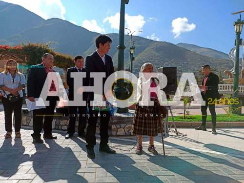 Reconocen a mujeres que hacen historia