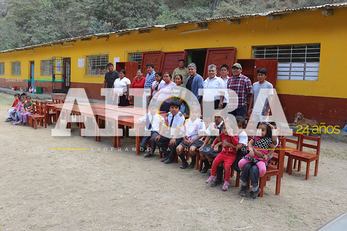 Dotan de mobiliario nuevo a escuela de Conchumayo