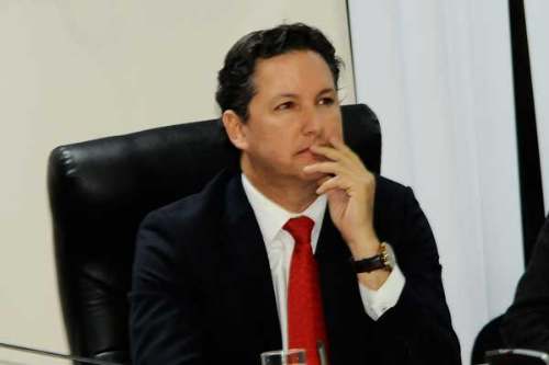 Salaverry no ejercerá hasta recibir informe de Contraloría