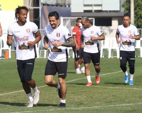 Selección peruana viaja a Montevideo