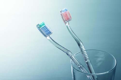 Por qué cambiar el cepillo de dientes cada tiempo específico