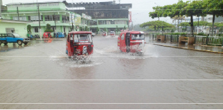 Calles de Tingo María inundadas por las lluvias
