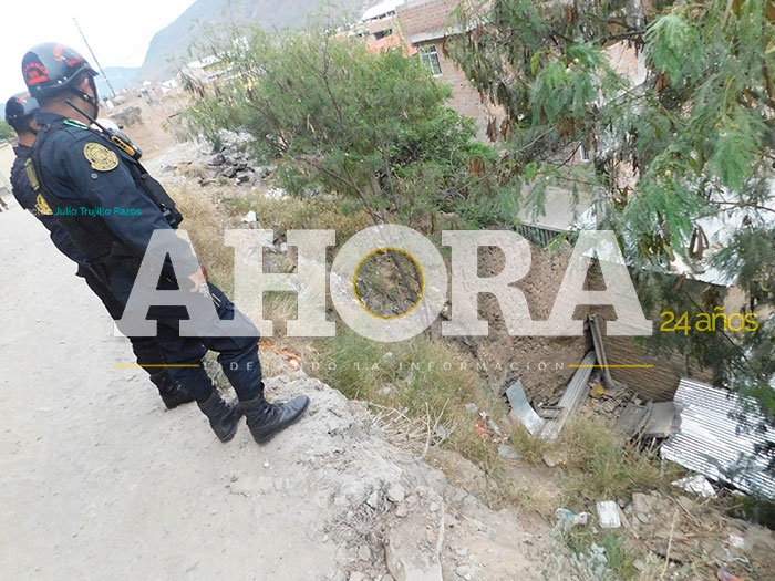 Mototaxista salva de milagro al desbarrancarse con vehículo