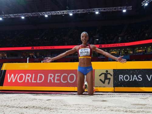 Venezolana bate récord mundial de salto triple